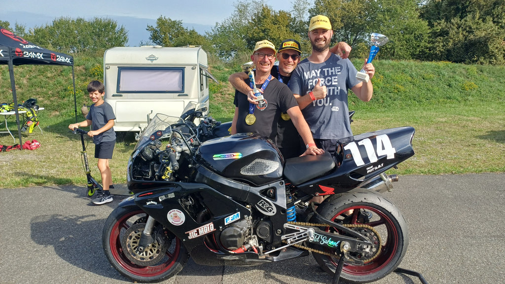 Fin de saison pour les copains de la PigTeam, des coupes et des médailles